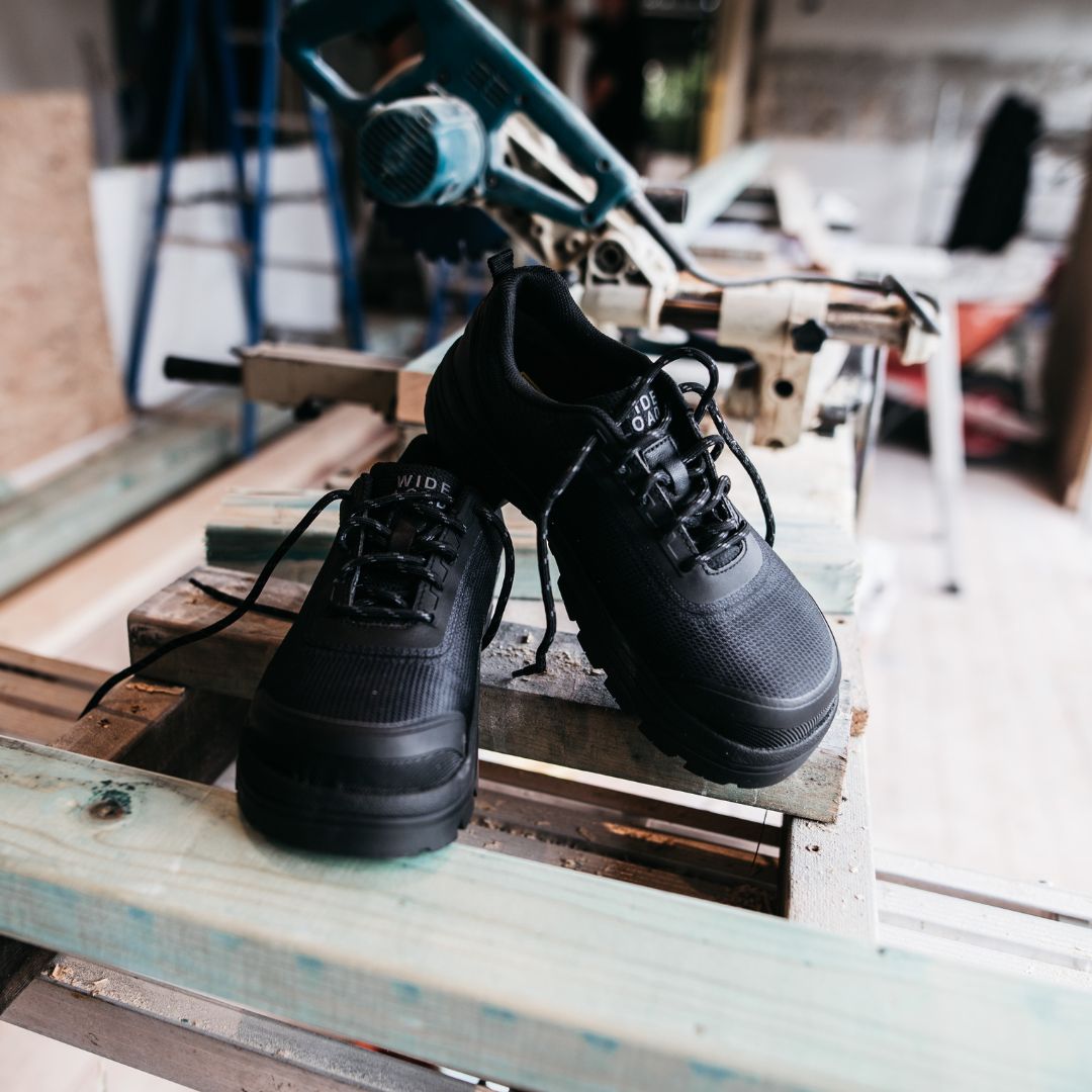 ブラック フラットシューズ 38 290BSC Low Ankle Composite Toe Shoe - Black – Wide Load Footwear